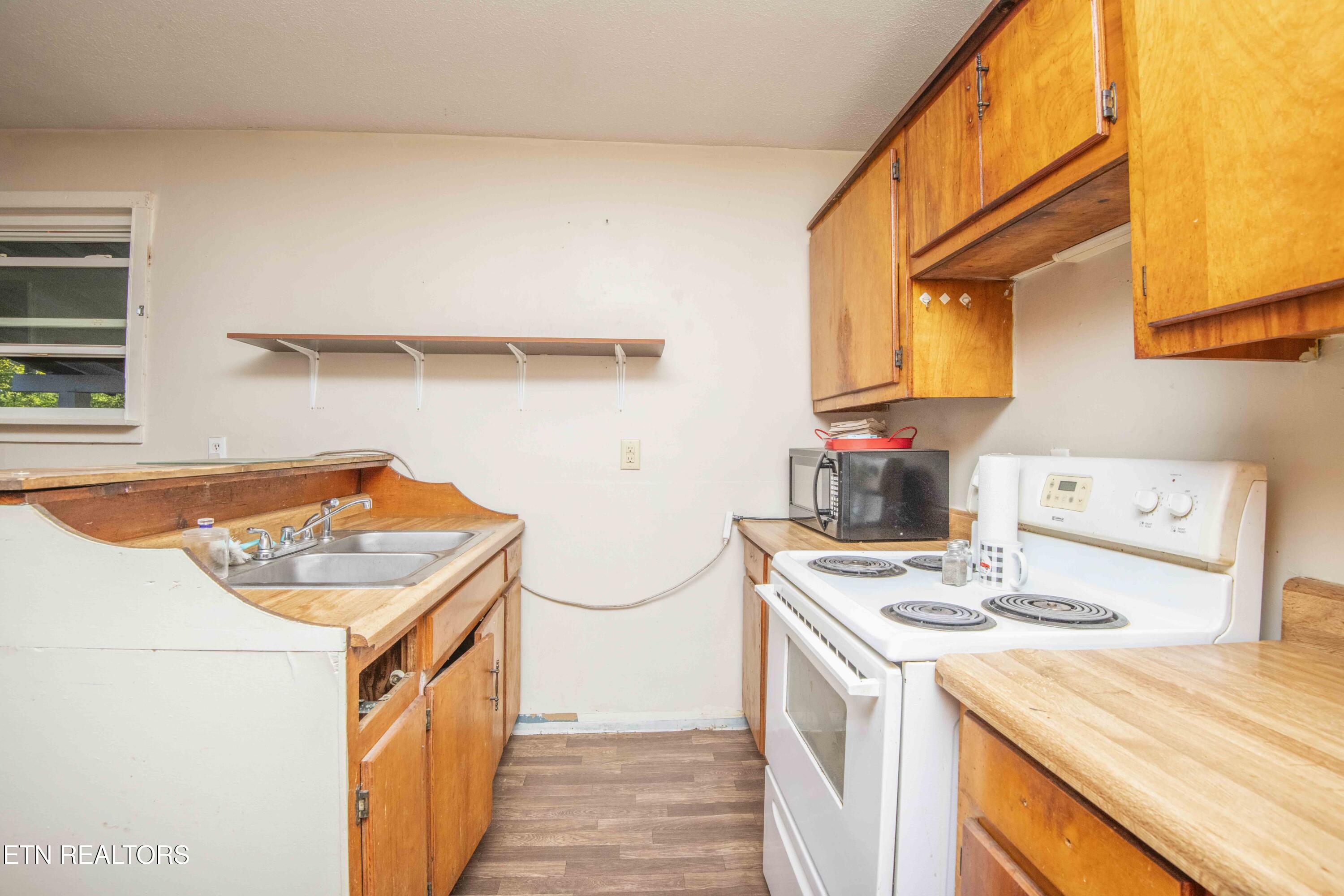 197 Wedgewood Lane Spring City, TN 37381 - Photo 21 of 57 kitchen 1_1