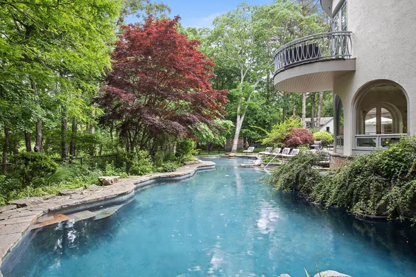 $175,000 | 112 Georgica Close Road, East Hampton, NY 11937