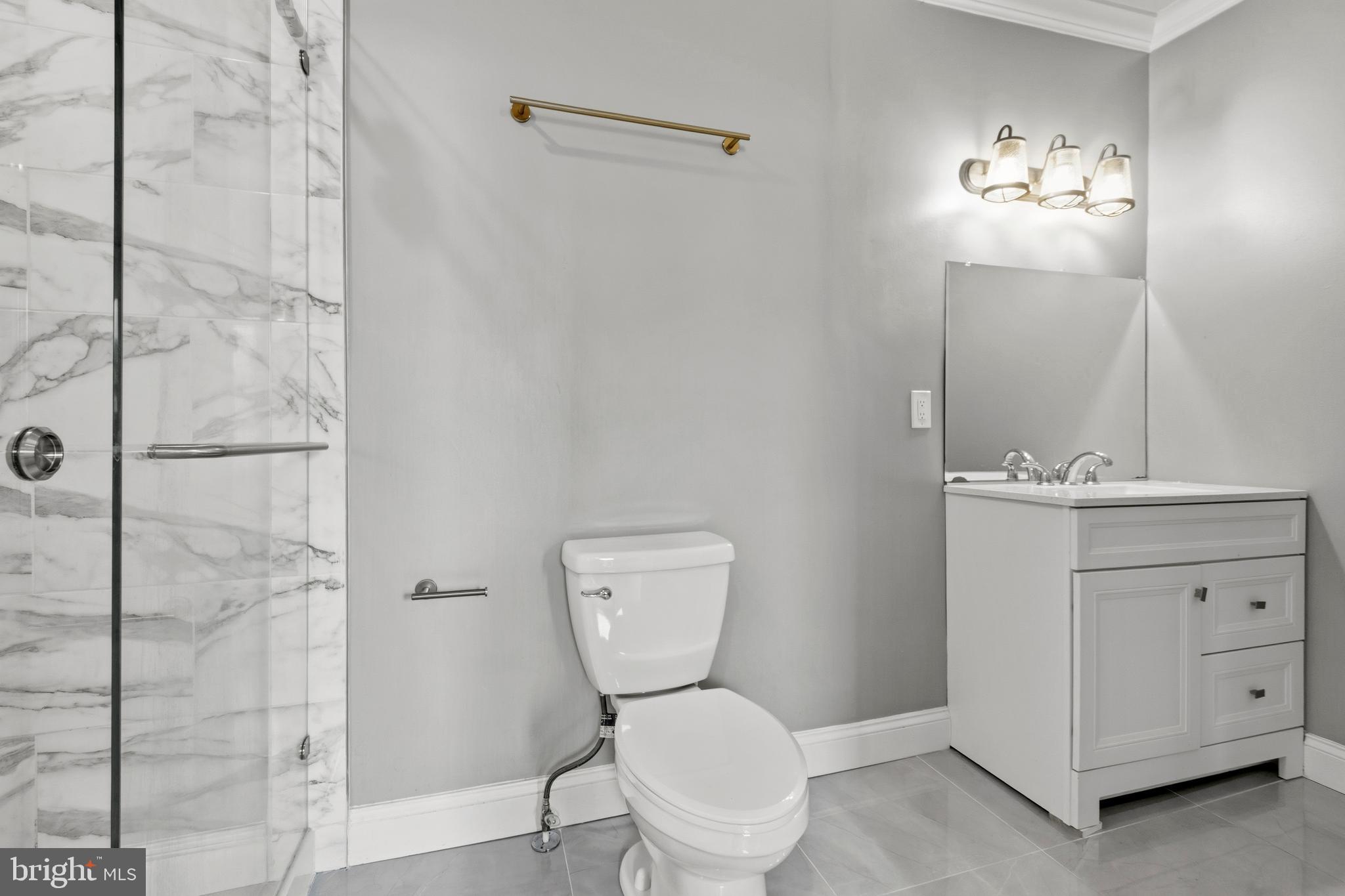 815 Brooks Lane Baltimore, MD 21217 - Photo 27 of 47 Primary Bathroom