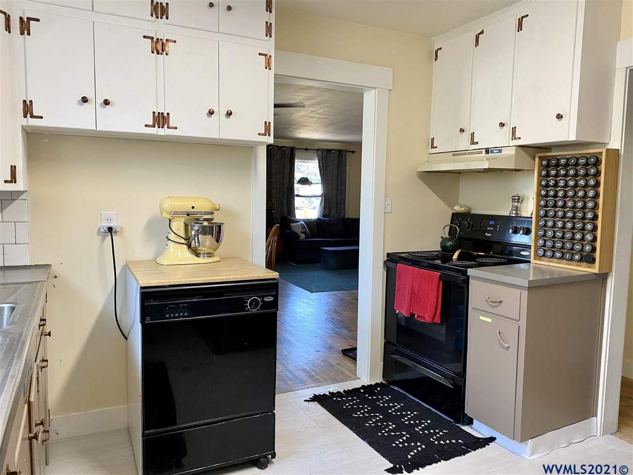 2010 Market Street Northeast Salem, OR 97301 - Photo 10 of 20