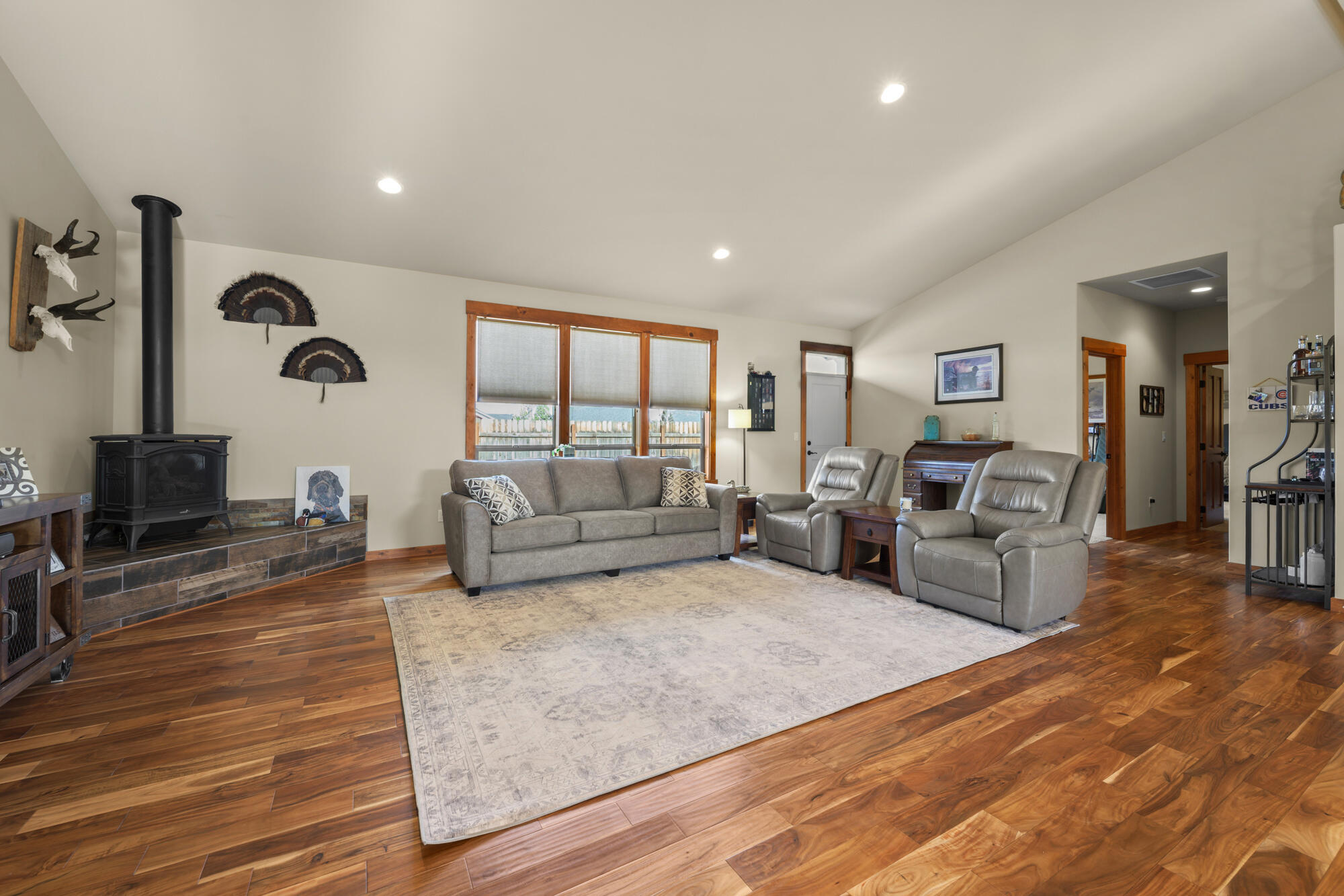 220 Northwest 28th Street Redmond, OR 97756 - Photo 5 of 30