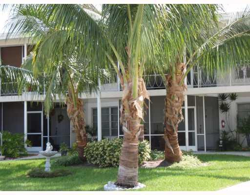 2748 Northeast 28th Avenue, Unit 13 Lighthouse Point, FL 33064 - Photo 3 of 3 Exterior Front