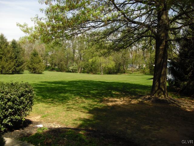 1951 Riverbend Road Allentown, PA 18103 - Photo 4 of 28 Gallery Image 4