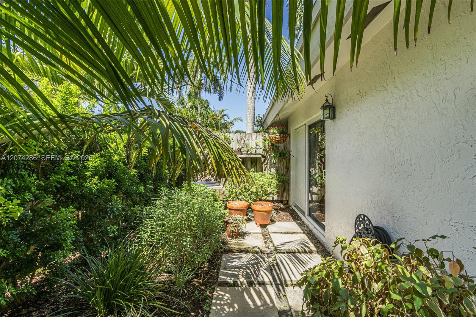 13 Dogwood Road Hollywood, FL 33021 - Photo 40 of 46 Side yard