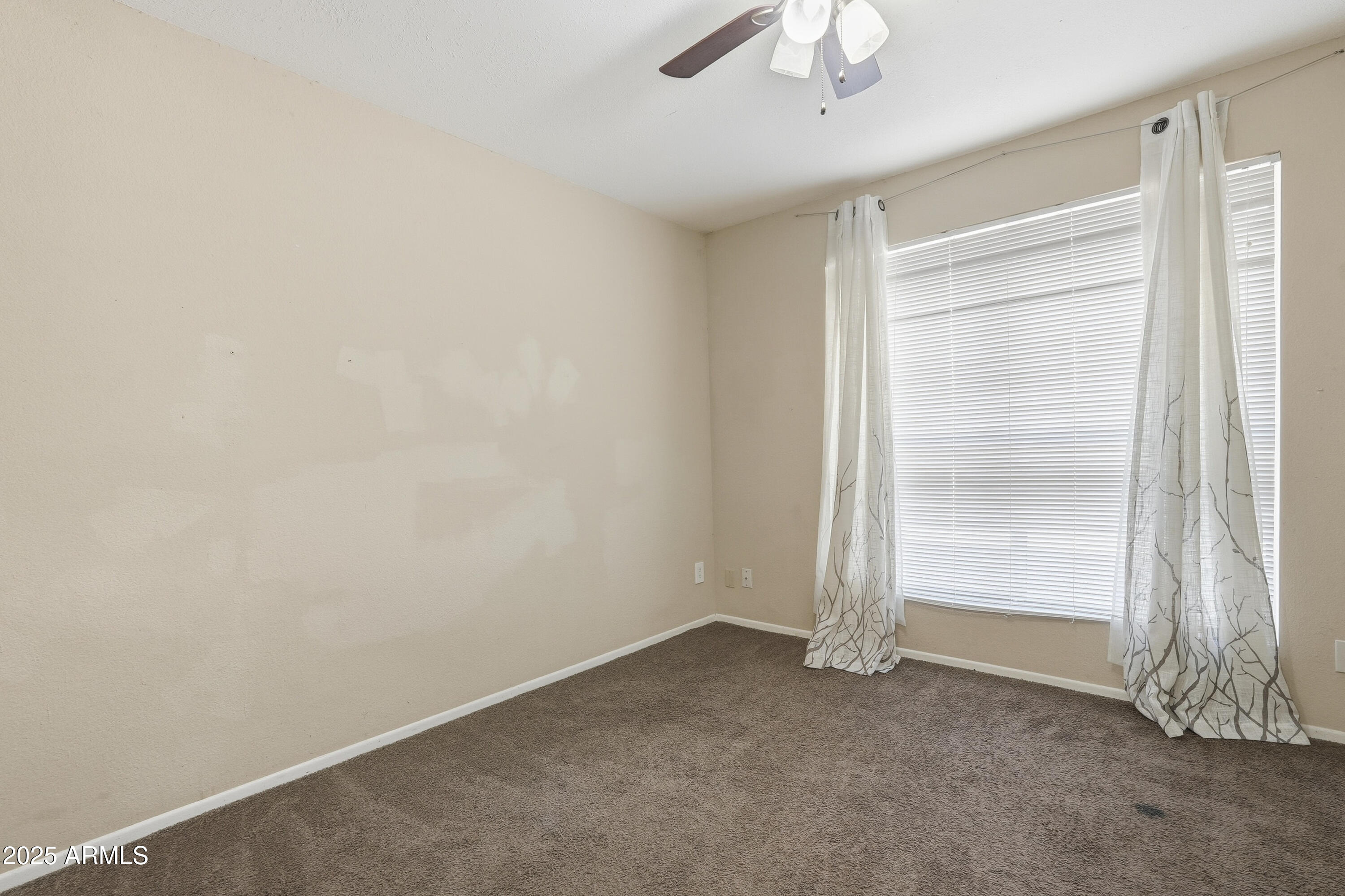 953 East Hackamore Street Mesa, AZ 85203 - Photo 28 of 44 an empty room with a empty space and a window