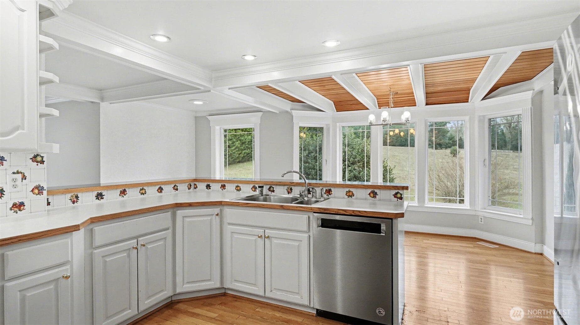 18530 Southeast 145th Street Renton, WA 98059 - Photo 14 of 40