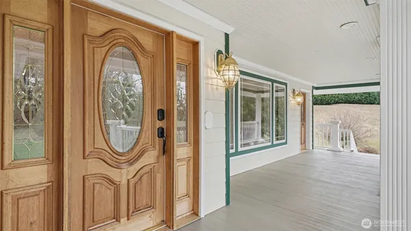 a view of a livingroom with furniture