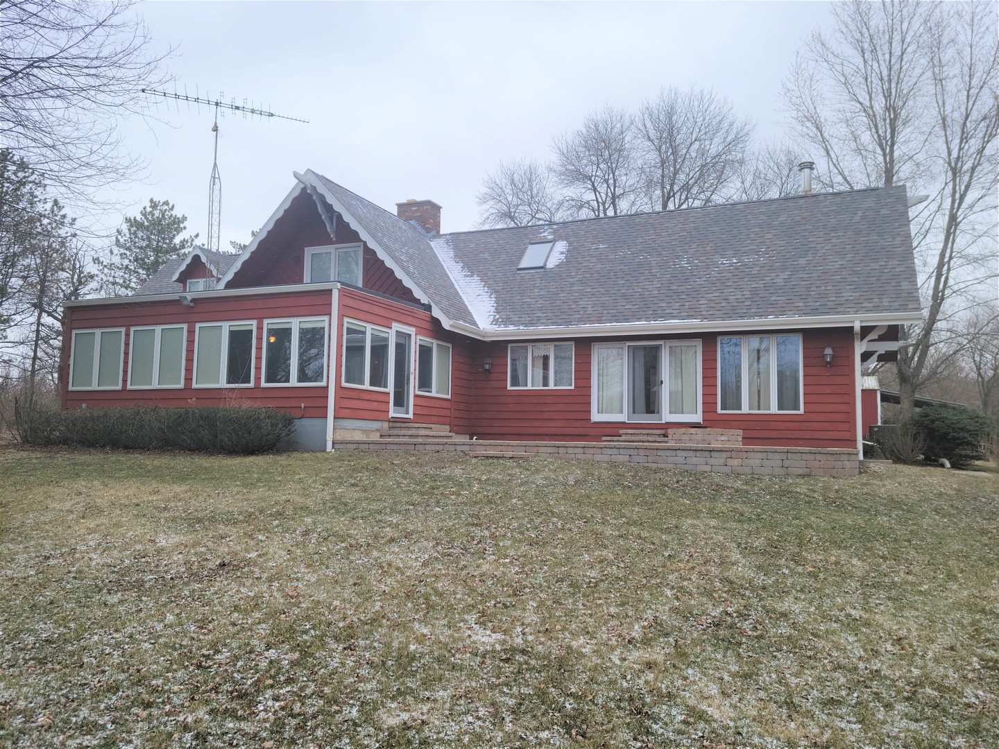 18715 Hebron Road Harvard, IL 60033 - Photo 2 of 54 a view of a house with a yard