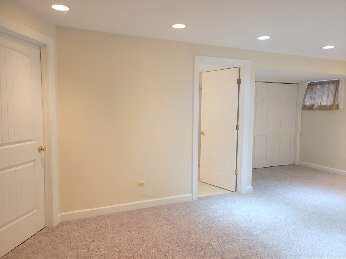 18715 Hebron Road Harvard, IL 60033 - Photo 48 of 54 an empty room with closet area