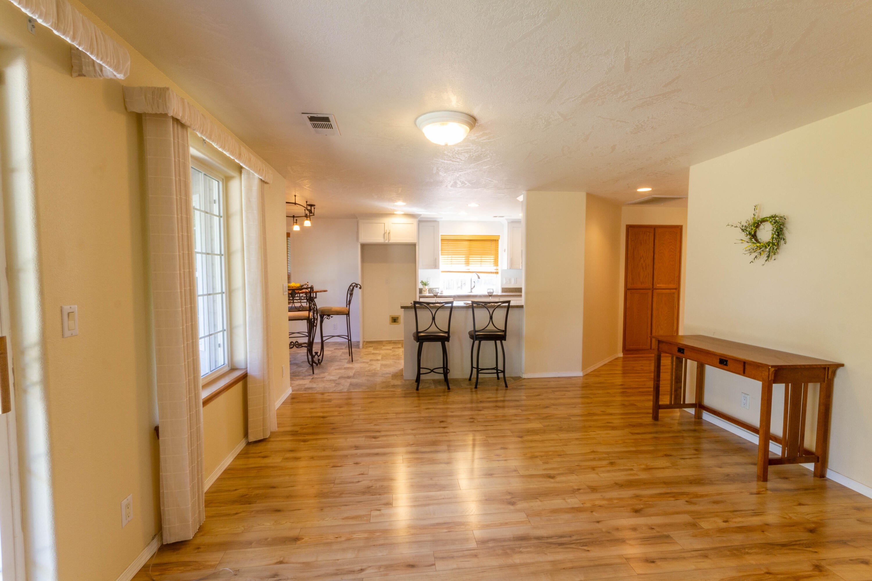 574 Mitchell Way Central Point, OR 97502 - Photo 4 of 28 Picture5