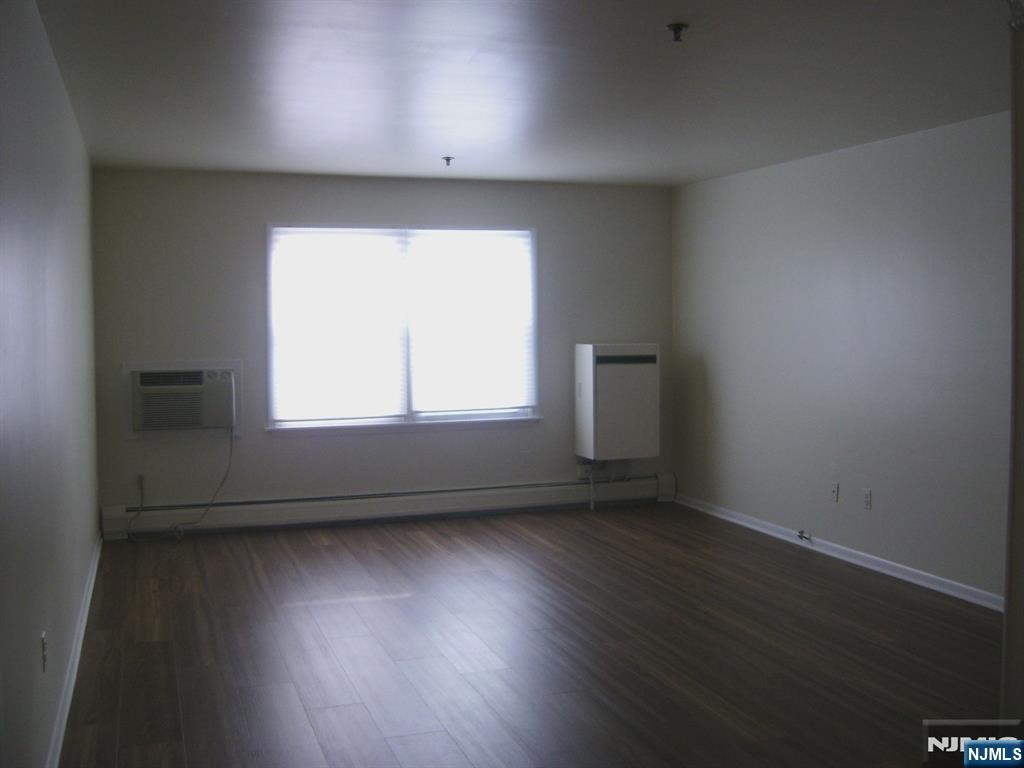 690 River Road, Unit H New Milford, NJ 07646 - Photo 5 of 8