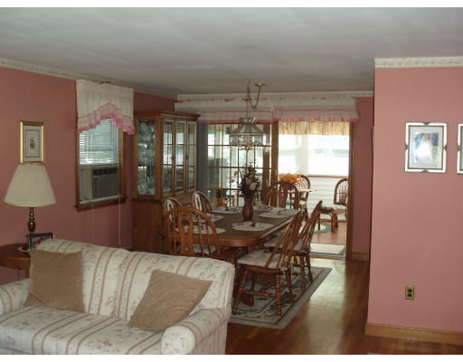 14 Augustus Road Waltham, MA 02452 - Photo 5 of 16 Gallery Image 5