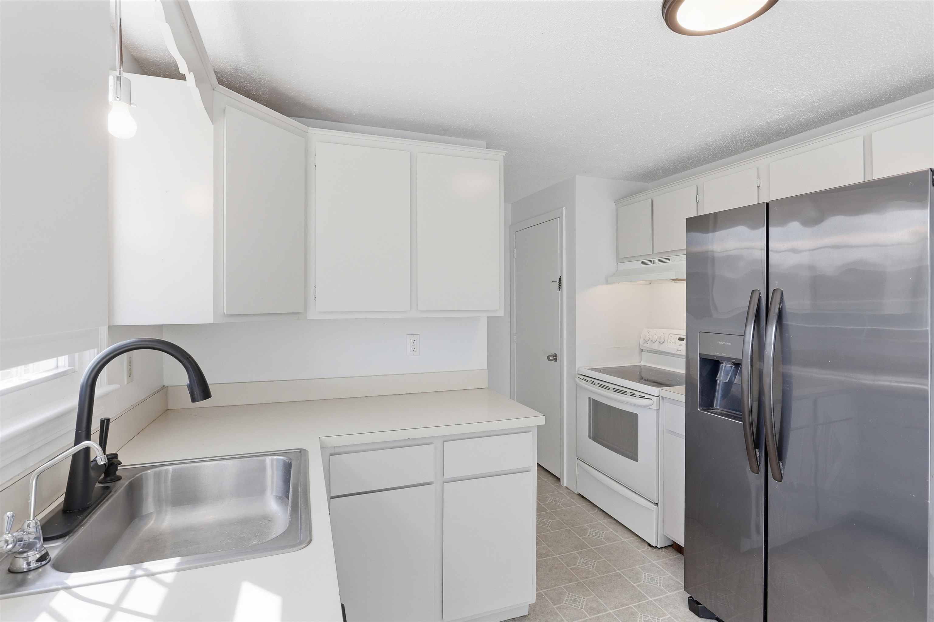 17 Juniper Road, Unit L Derry, NH 03038 - Photo 8 of 25 Gallery Image 8