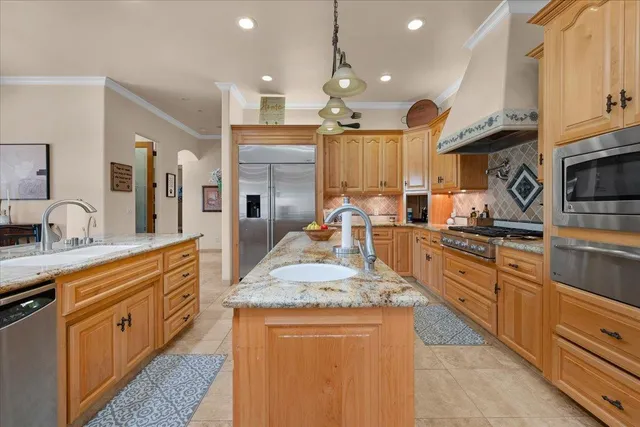 a view of livingroom with furniture