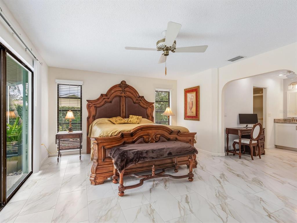 4725 Greencroft Road Sarasota, FL 34235 - Photo 11 of 40