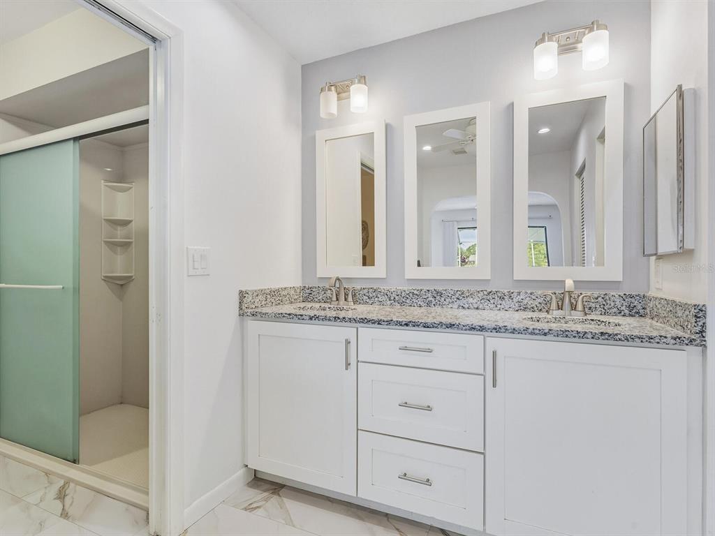 4725 Greencroft Road Sarasota, FL 34235 - Photo 13 of 40