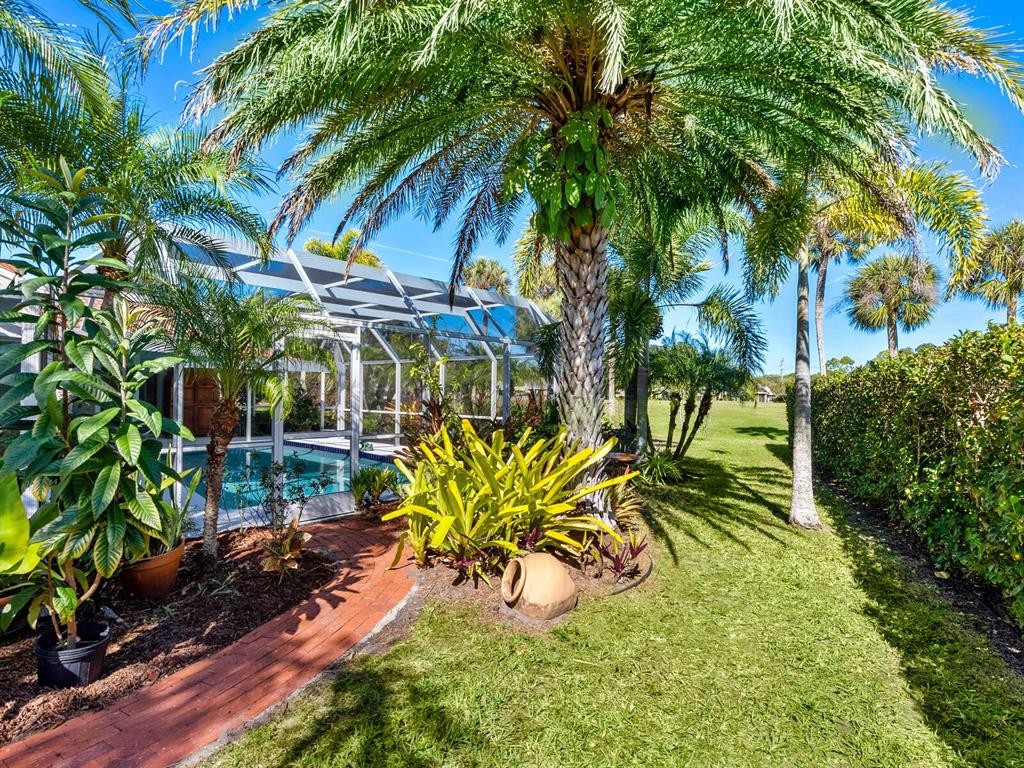 4725 Greencroft Road Sarasota, FL 34235 - Photo 16 of 40