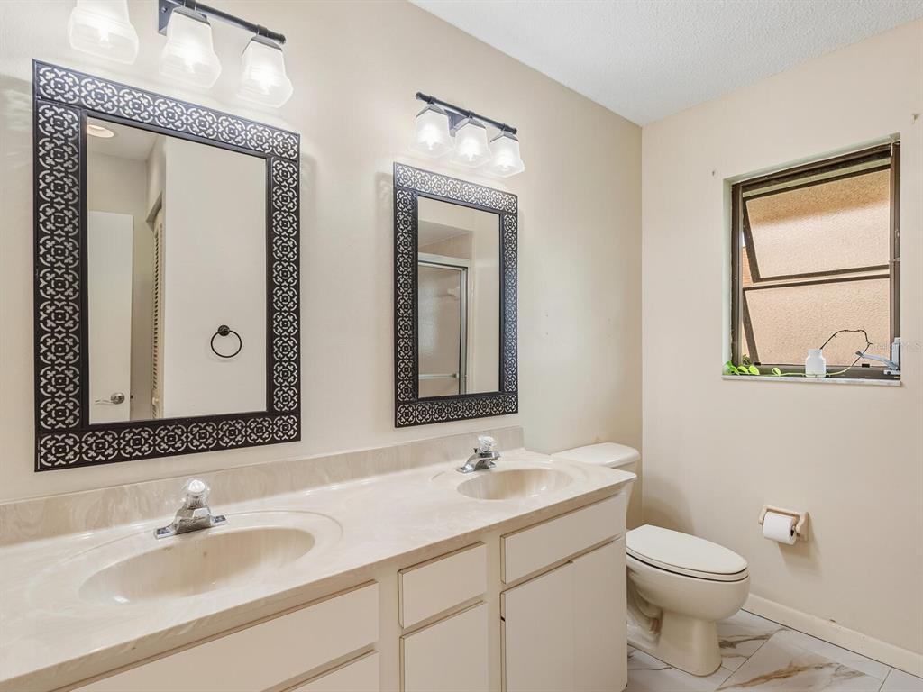 4725 Greencroft Road Sarasota, FL 34235 - Photo 19 of 40