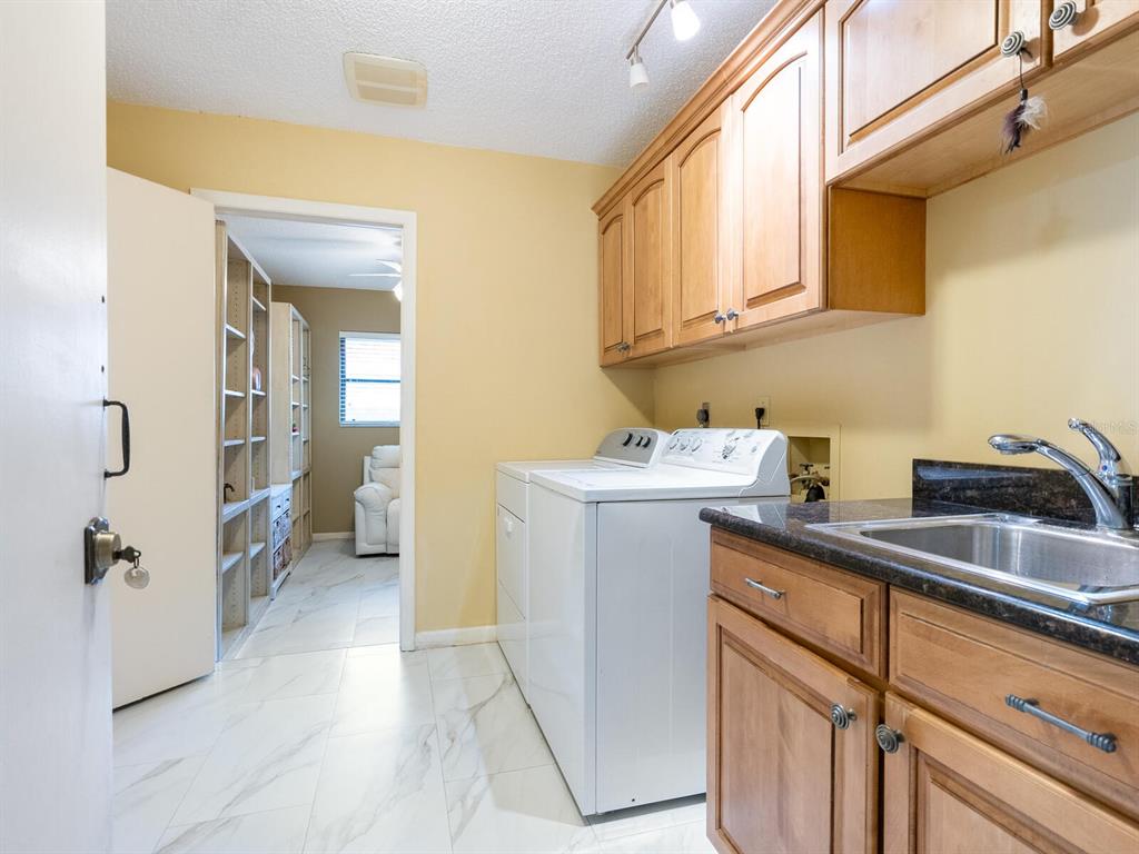 4725 Greencroft Road Sarasota, FL 34235 - Photo 21 of 41