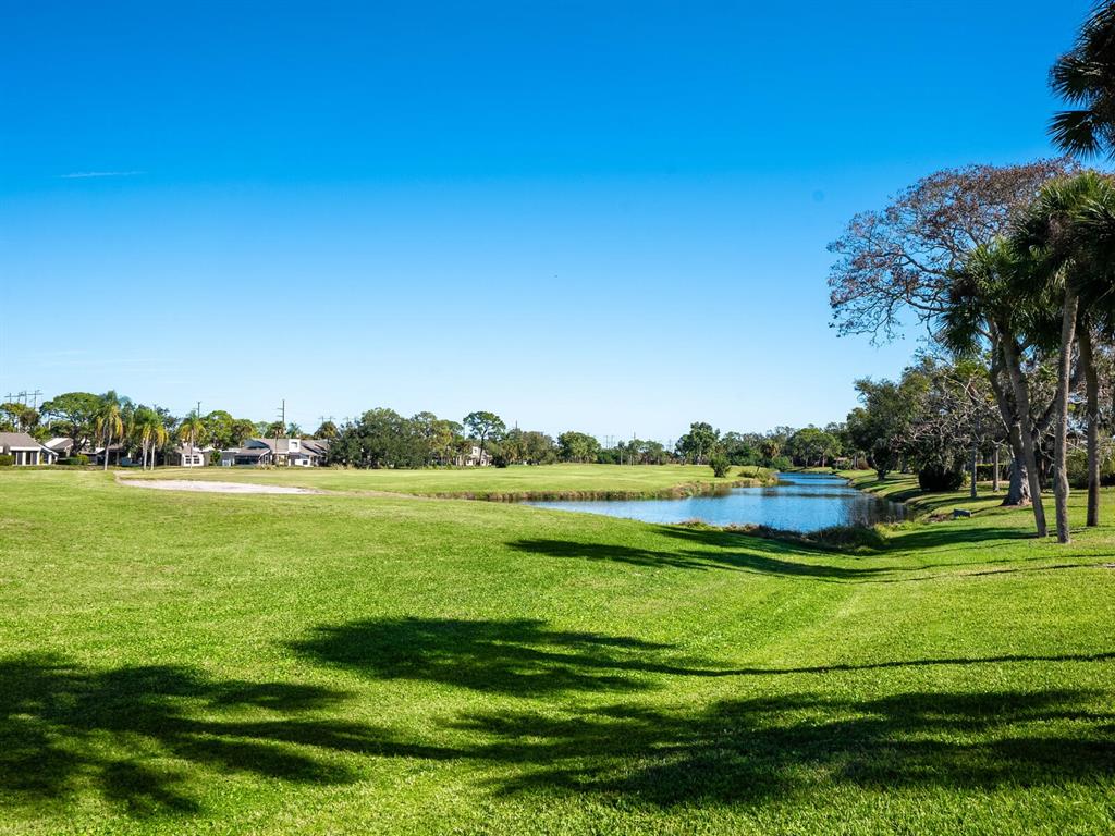 4725 Greencroft Road Sarasota, FL 34235 - Photo 5 of 40