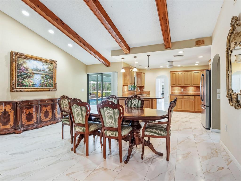 4725 Greencroft Road Sarasota, FL 34235 - Photo 6 of 40