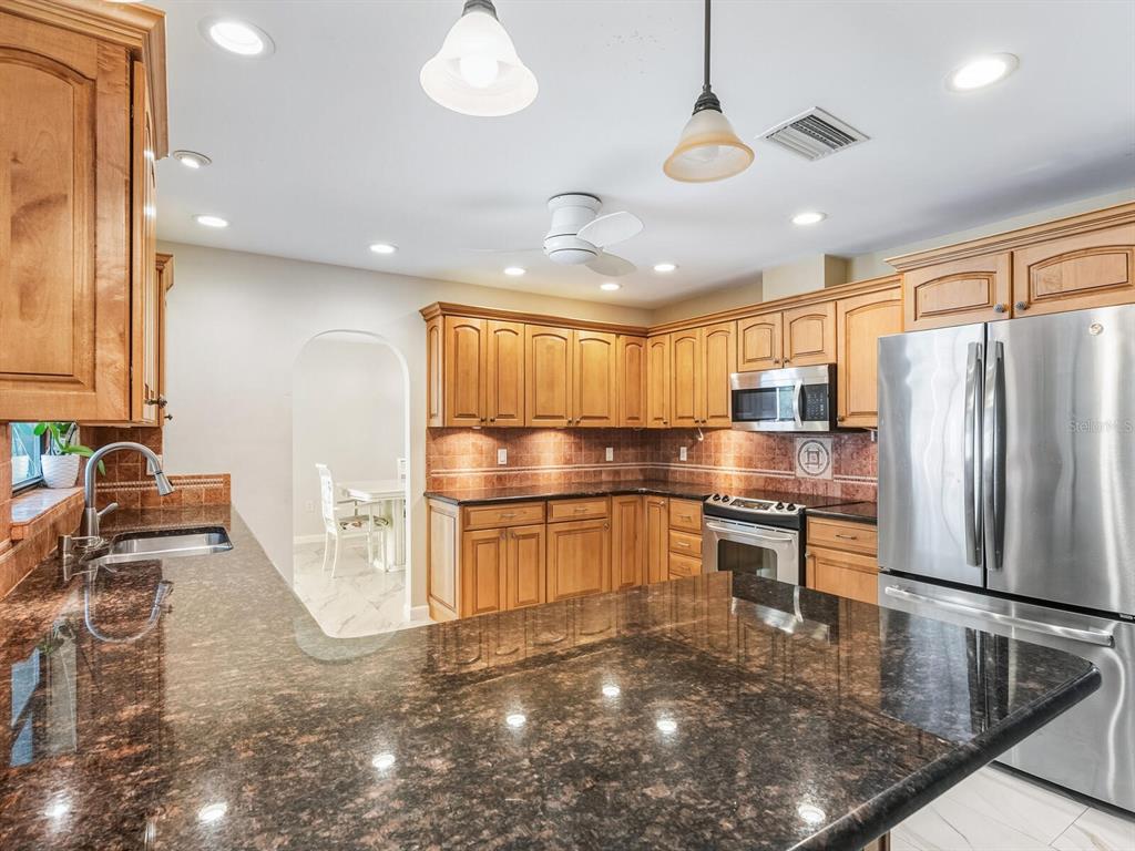 4725 Greencroft Road Sarasota, FL 34235 - Photo 8 of 40