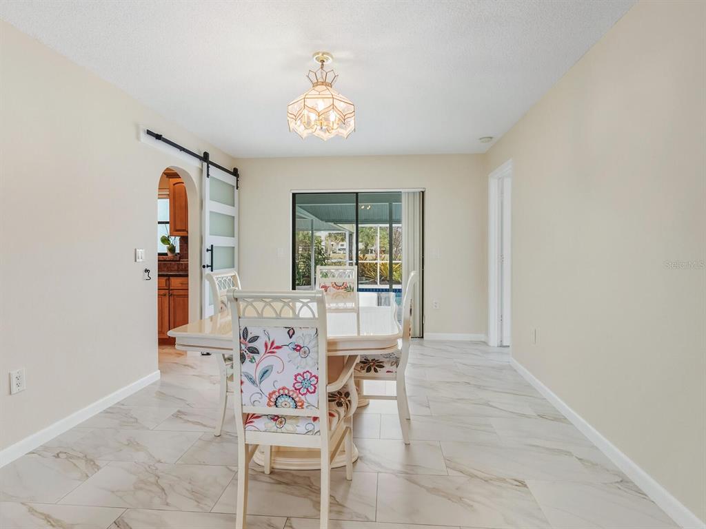 4725 Greencroft Road Sarasota, FL 34235 - Photo 9 of 40