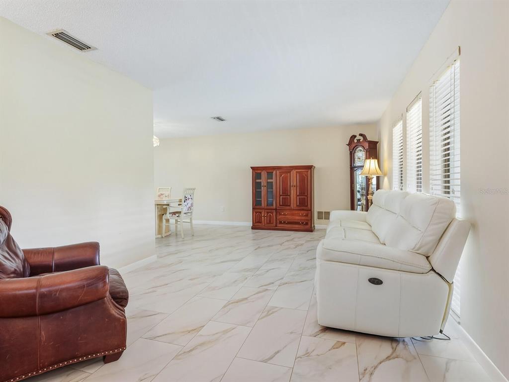 4725 Greencroft Road Sarasota, FL 34235 - Photo 10 of 40