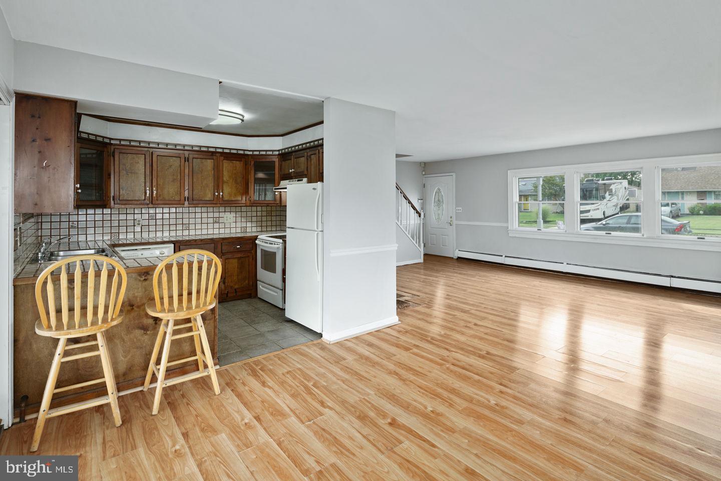 80 Queen Lily Road Levittown, PA 19057 - Photo 11 of 28 Kitchen