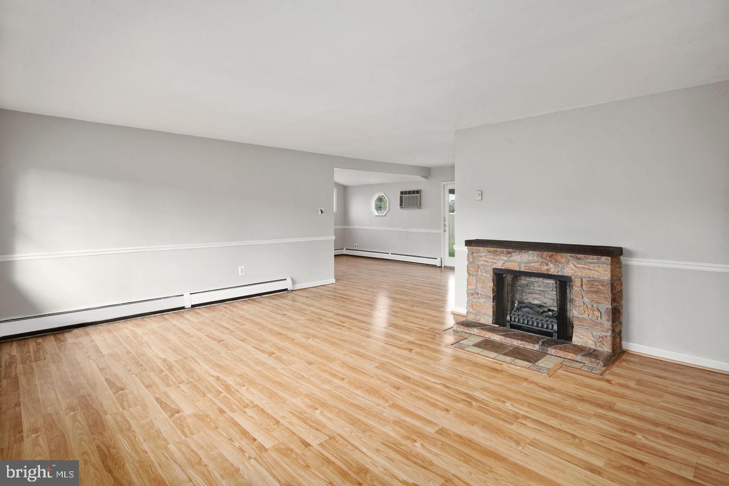 80 Queen Lily Road Levittown, PA 19057 - Photo 3 of 28 Living Room