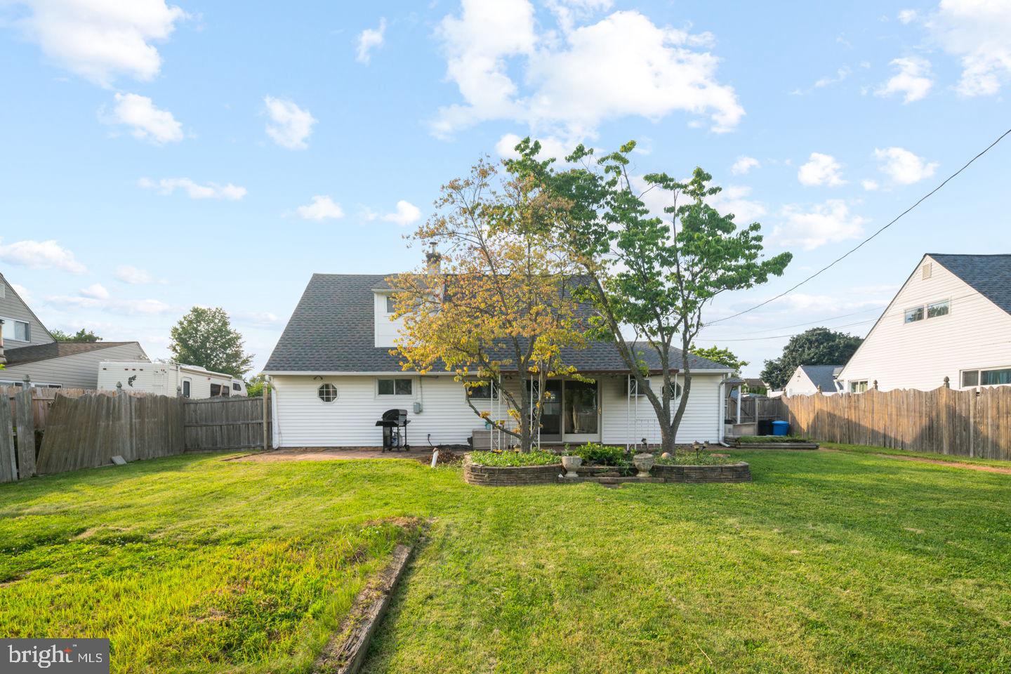 80 Queen Lily Road Levittown, PA 19057 - Photo 26 of 28 Exterior Back