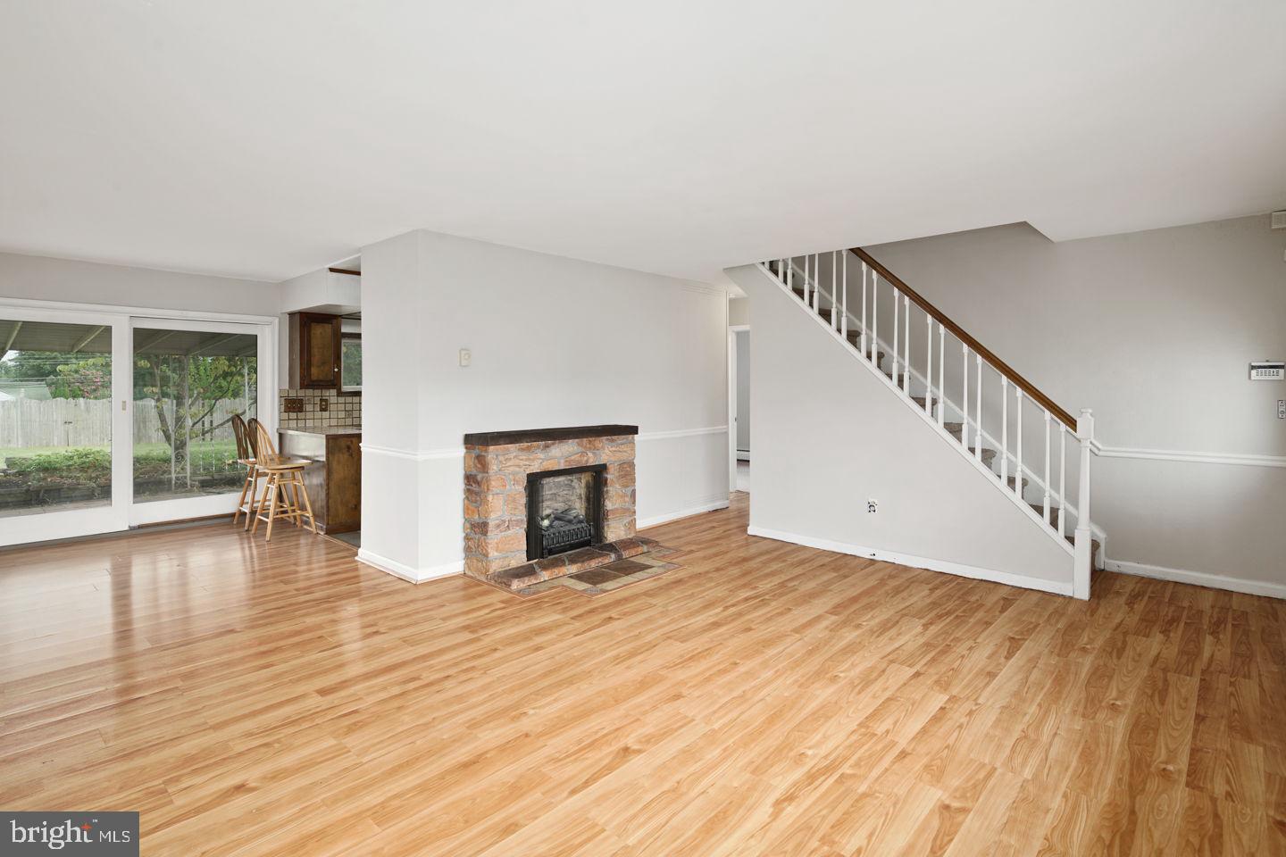 80 Queen Lily Road Levittown, PA 19057 - Photo 4 of 28 Living Room