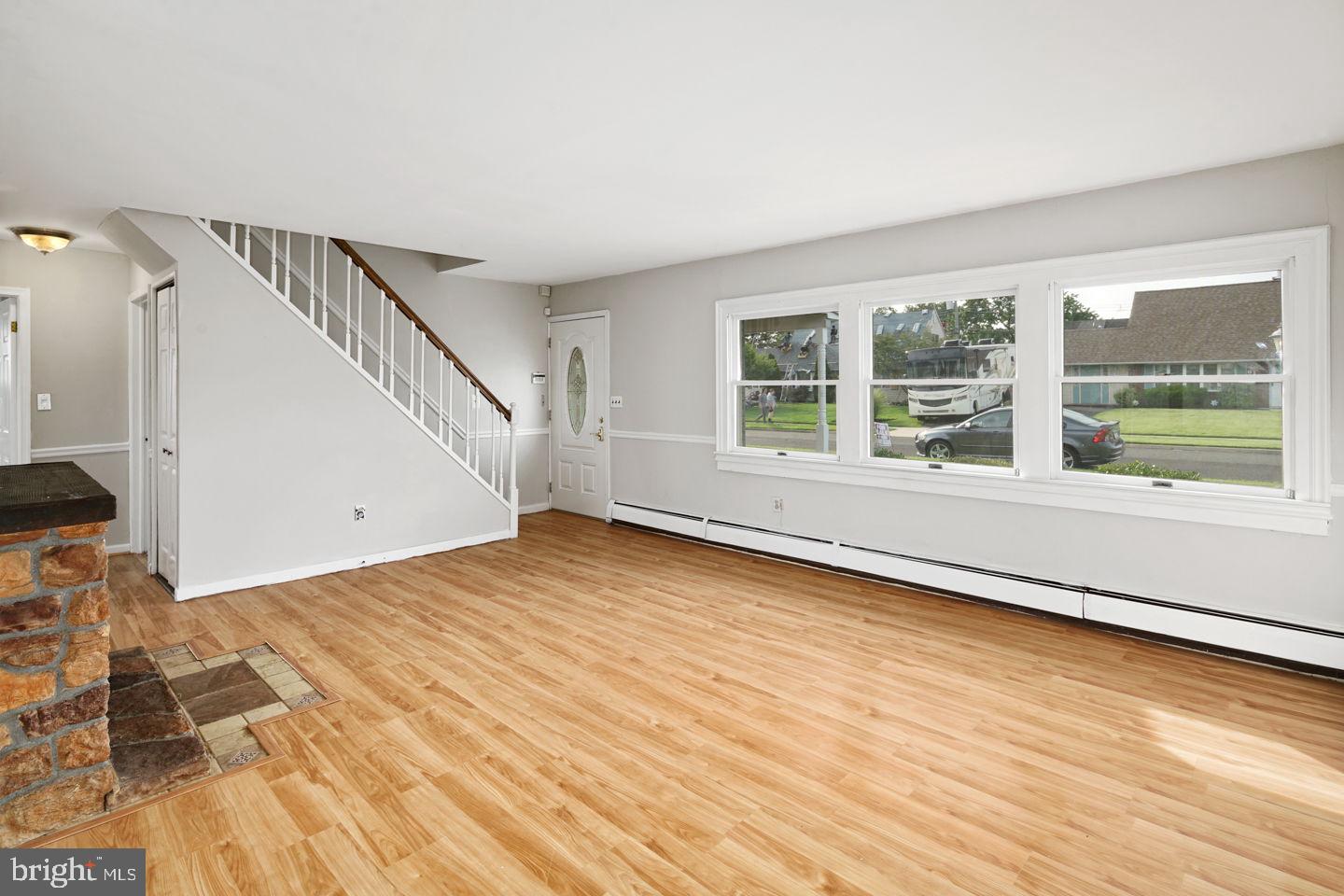 80 Queen Lily Road Levittown, PA 19057 - Photo 5 of 28 Living Room