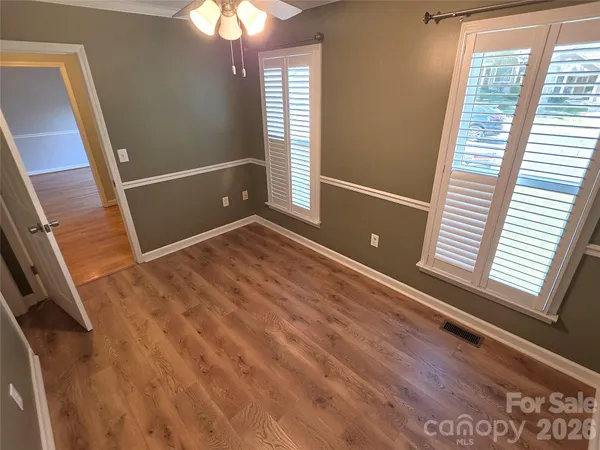 a view of empty room with window