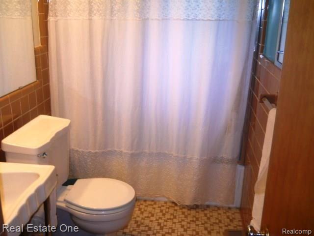 6536 Mayfair Road Utica, MI 48317 - Photo 10 of 17 DSCN5182.JPG