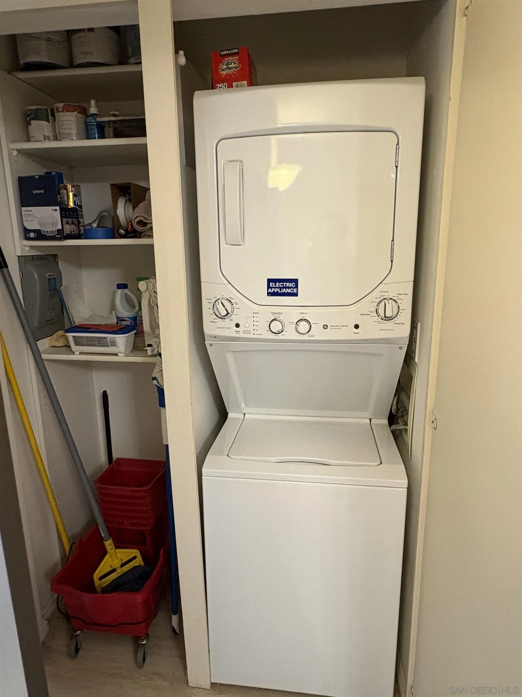 12575 Oaks N Drive, Unit 219 San Diego, CA 92128 - Photo 11 of 17 a utility room with dryer and washer