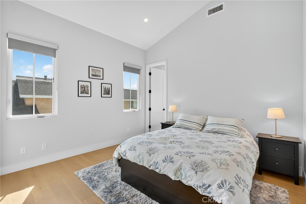 2216 Bataan Road, Unit A Redondo Beach, CA 90278 - Photo 40 of 60 a bedroom with a bed and a lamp