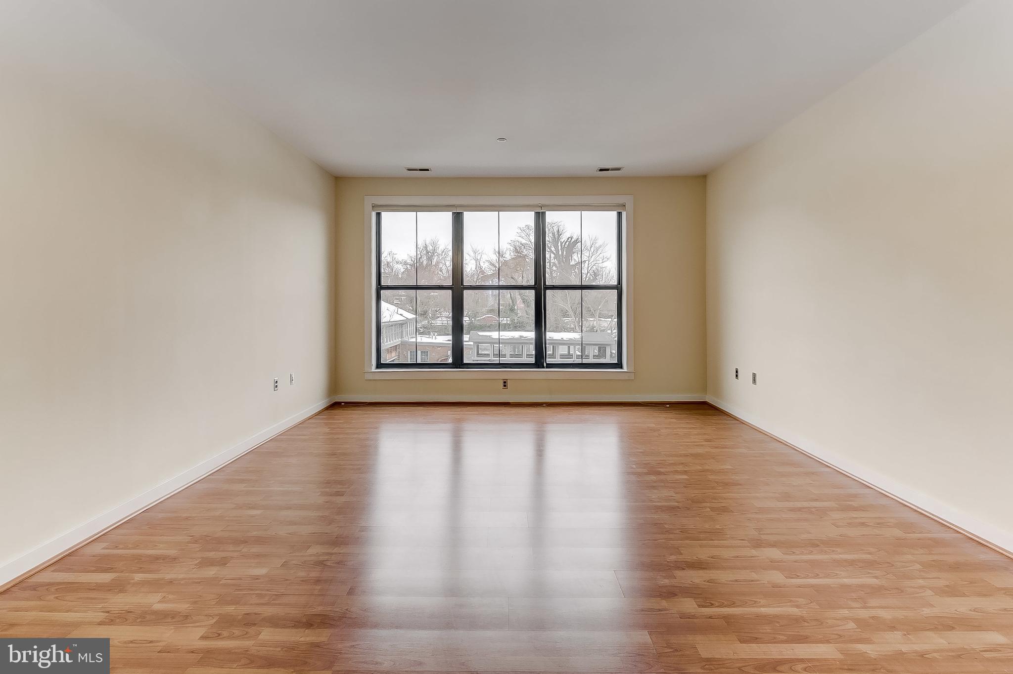 2007 Clipper Park Road, Unit 425 Baltimore, MD 21211 - Photo 12 of 51 Living Room