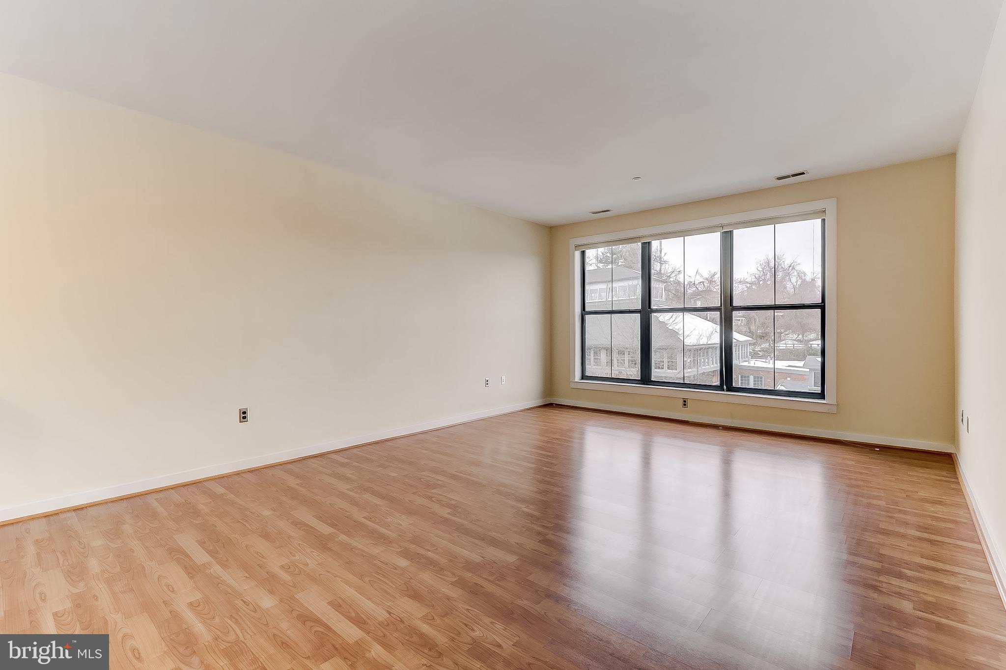 2007 Clipper Park Road, Unit 425 Baltimore, MD 21211 - Photo 13 of 51 View to Living Room from Hall