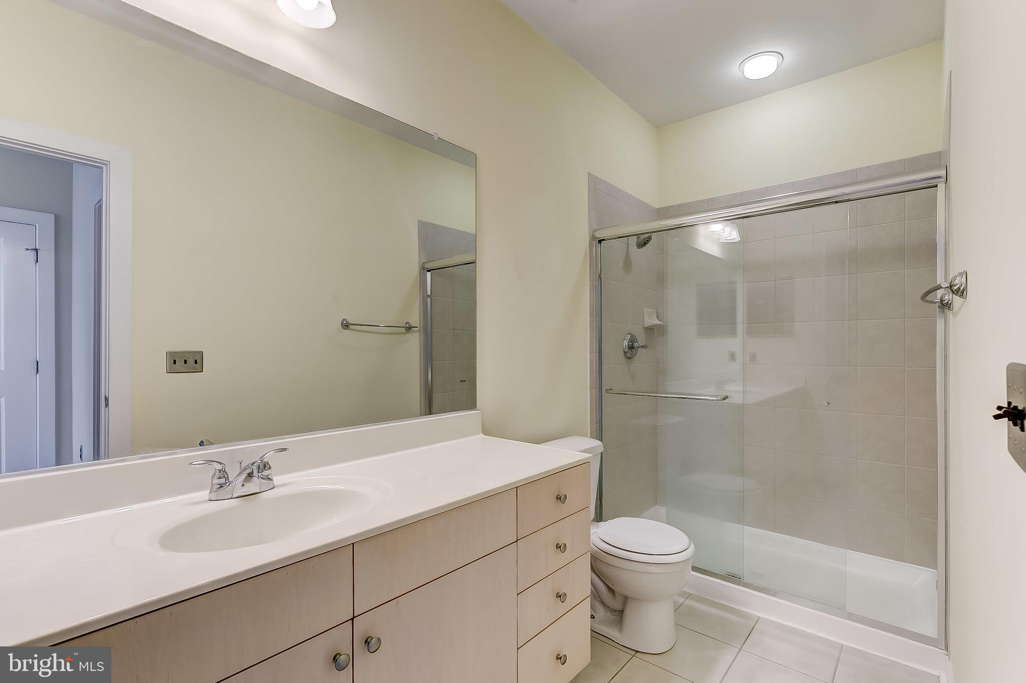 2007 Clipper Park Road, Unit 425 Baltimore, MD 21211 - Photo 18 of 51 Main Bedroom En Suite Bathroom