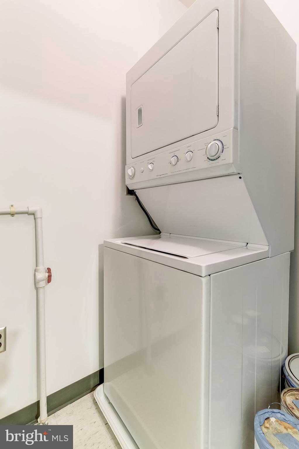 2007 Clipper Park Road, Unit 425 Baltimore, MD 21211 - Photo 29 of 51 Stack Washer/Dryer