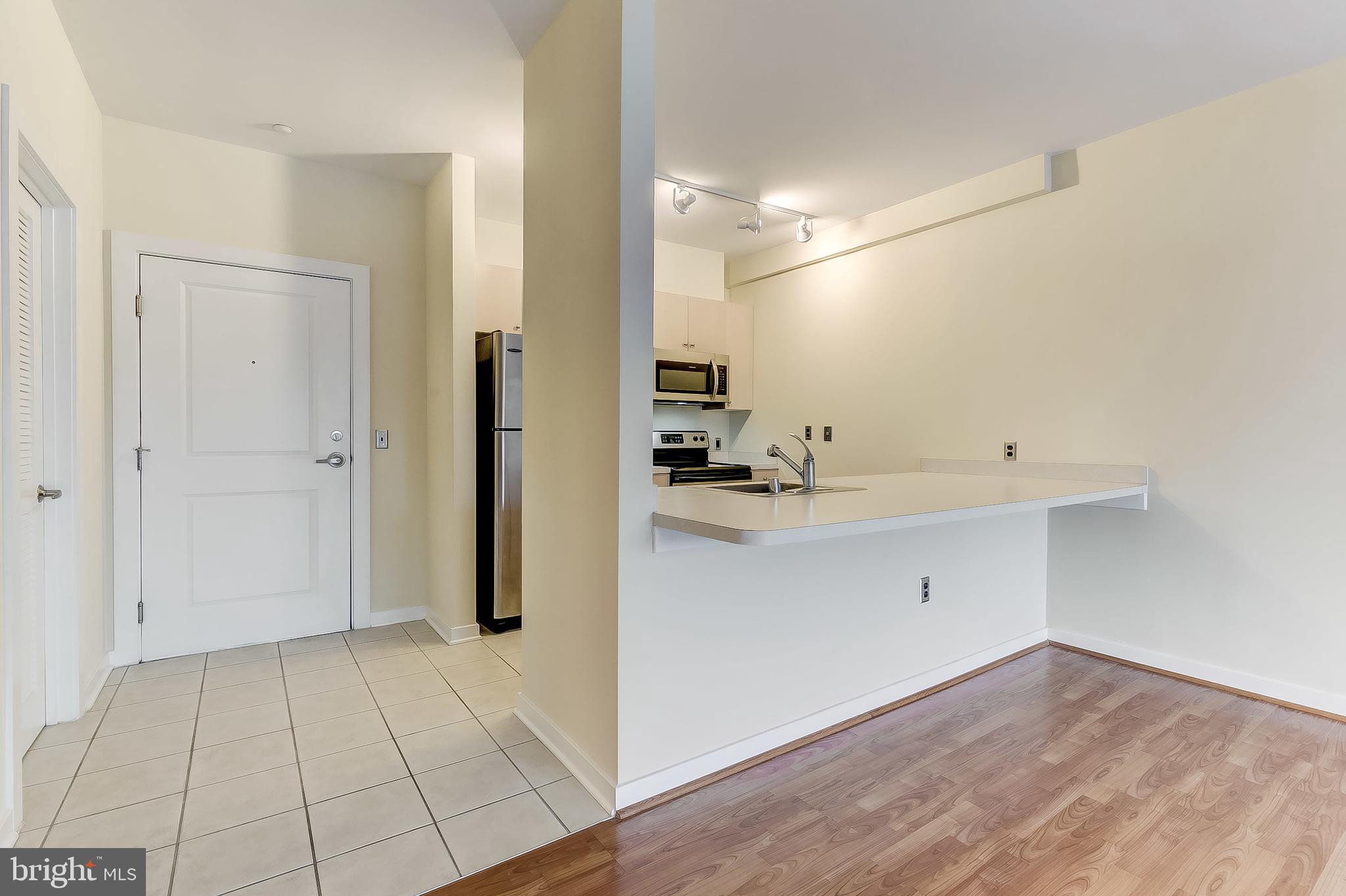 2007 Clipper Park Road, Unit 425 Baltimore, MD 21211 - Photo 4 of 51 Foyer and Kitchen