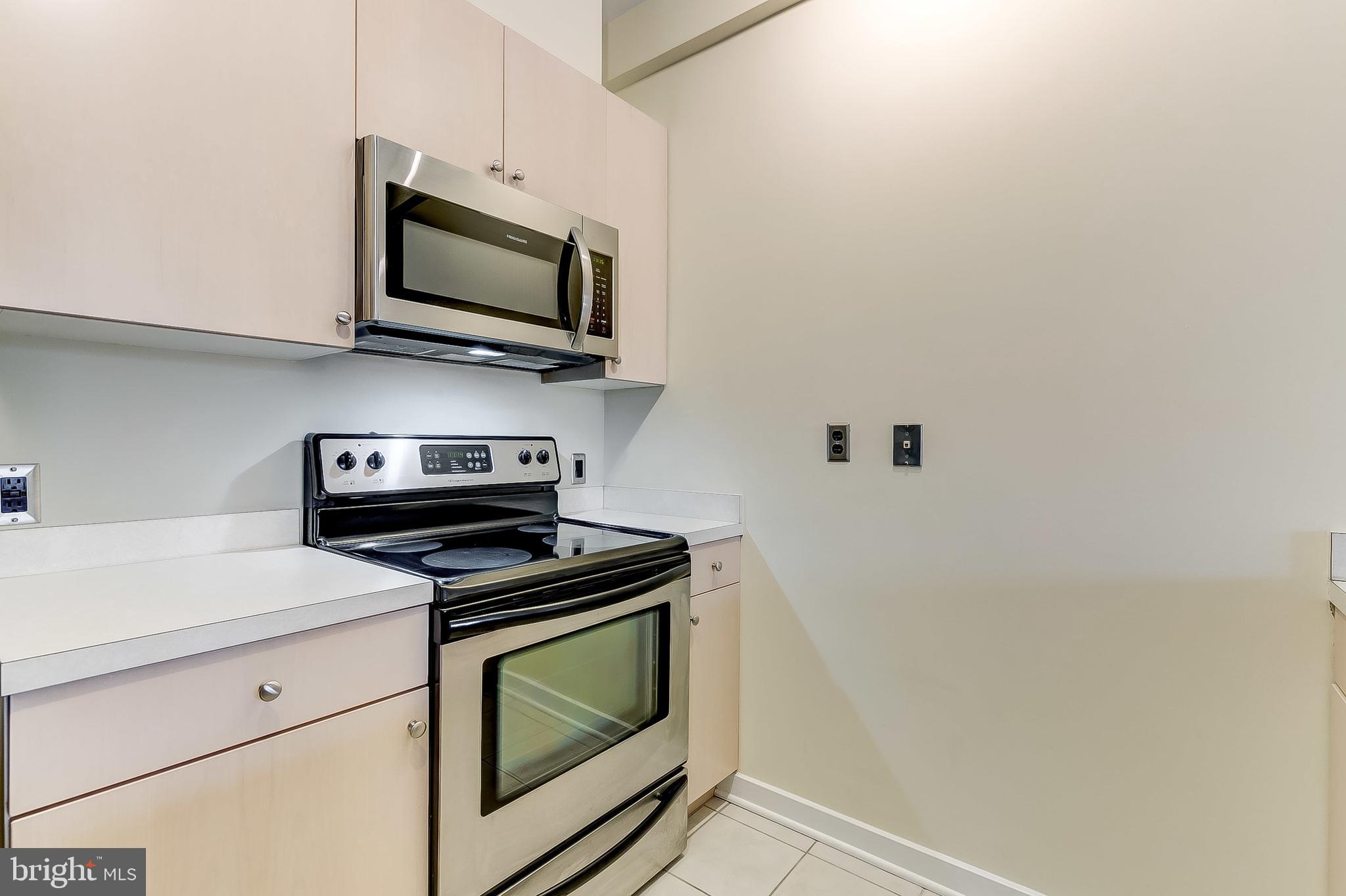 2007 Clipper Park Road, Unit 425 Baltimore, MD 21211 - Photo 7 of 51 Built in Stainless Steel Microwave and Range
