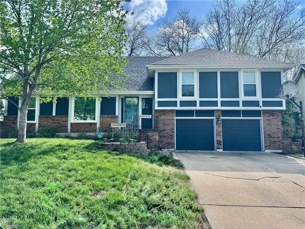 $280,000 | 309 Northeast Country Lane, Lee's Summit, MO 64086