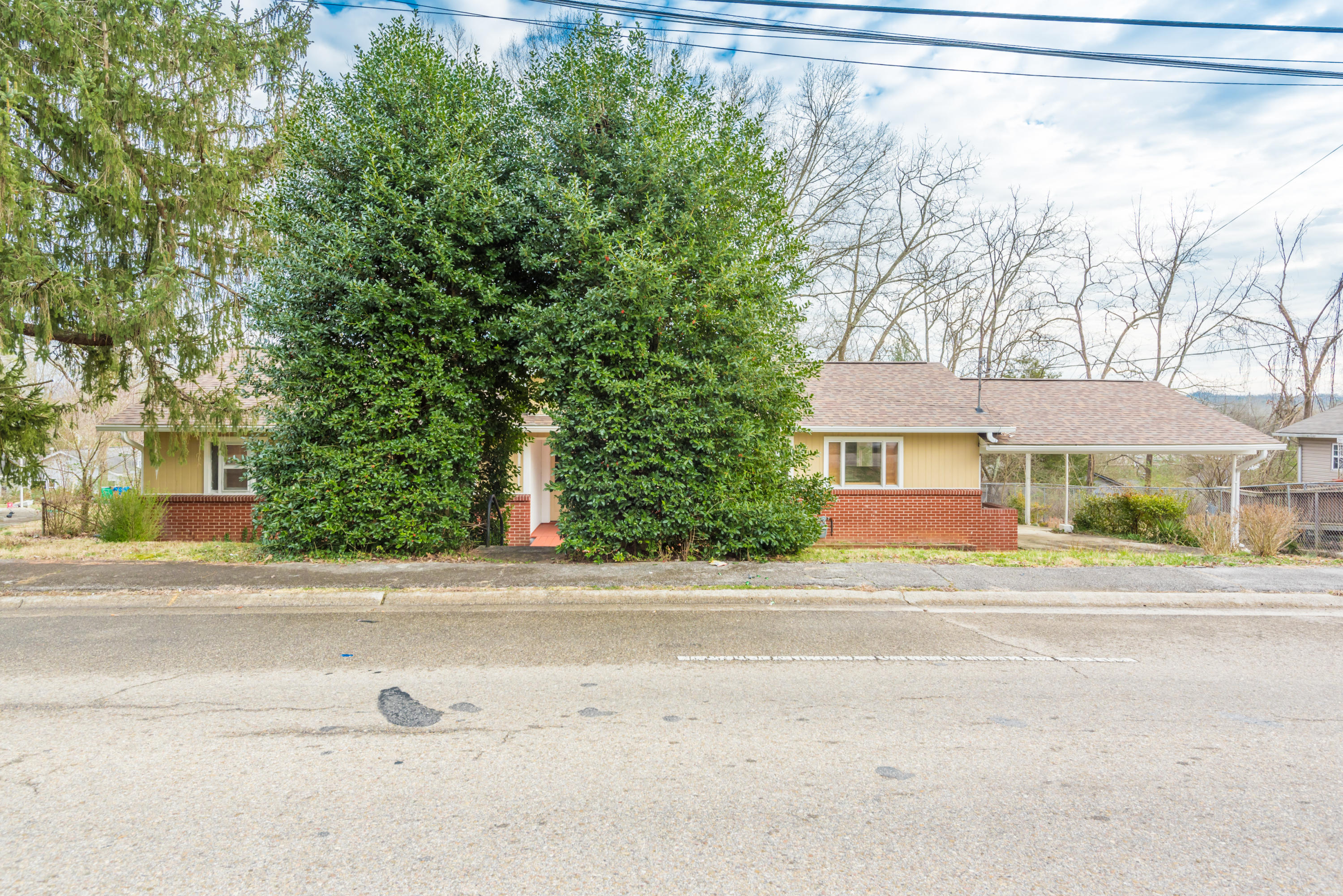 212 East Tennessee Avenue Oak Ridge, TN 37830 - Photo 2 of 24 212ETennesseeAve-5