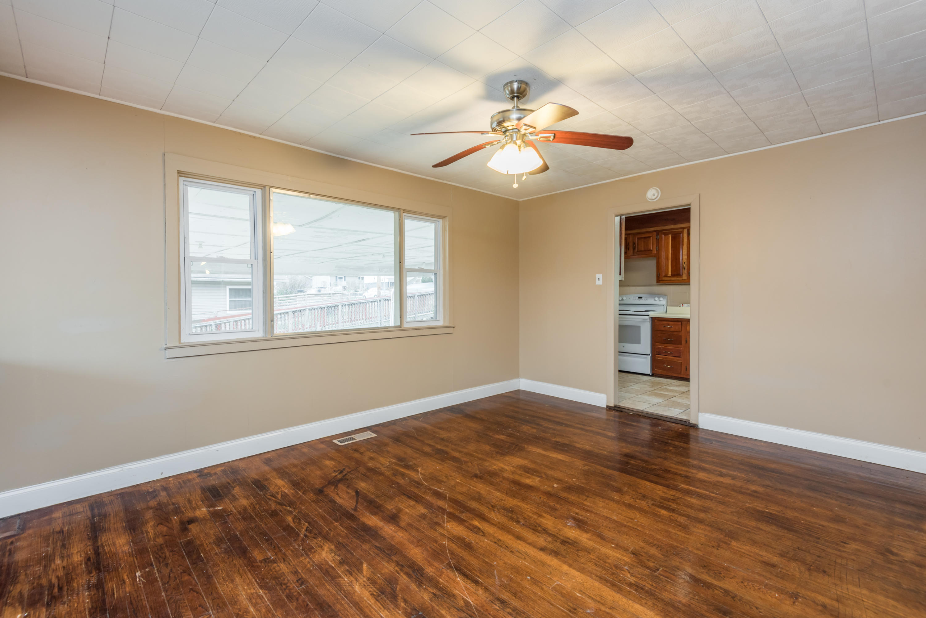 212 East Tennessee Avenue Oak Ridge, TN 37830 - Photo 13 of 24 212ETennesseeAve-19