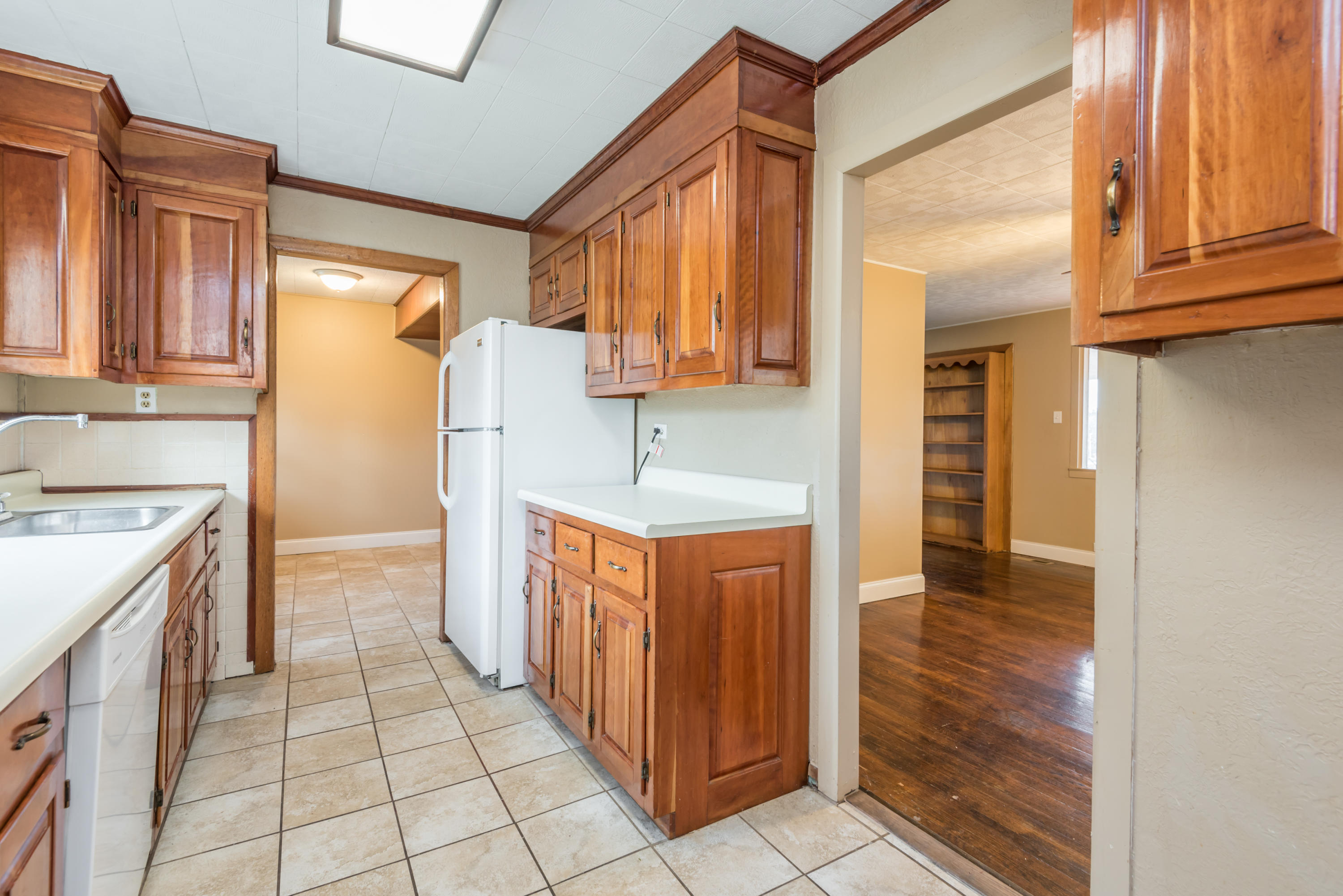 212 East Tennessee Avenue Oak Ridge, TN 37830 - Photo 10 of 24 212ETennesseeAve-16