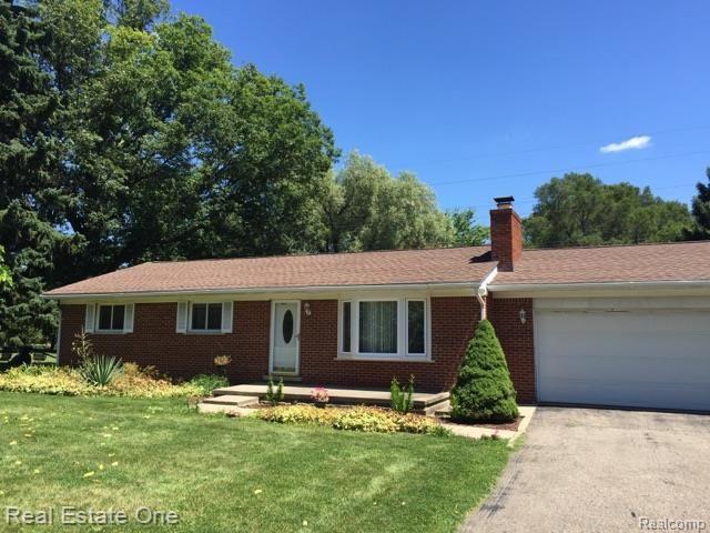 256 Brewster Road Rochester Hills, MI 48309 - Photo 1 of 25