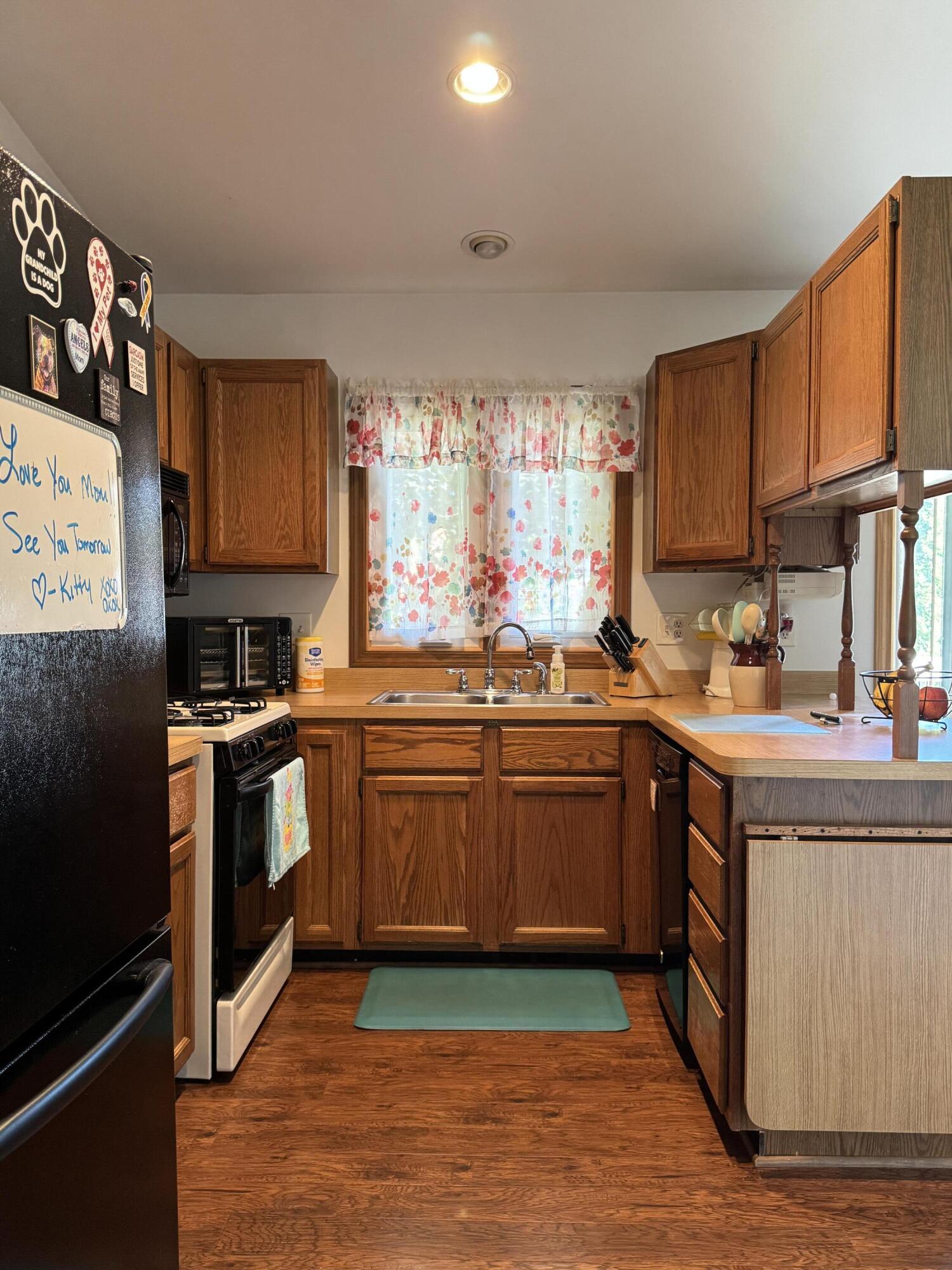 39910 Bridgeview Street Harrison Township, MI 48045 - Photo 8 of 33 IMG_3319