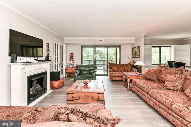 $3,100 | 309 Yoakum Parkway, Unit 408, Alexandria, VA 22304